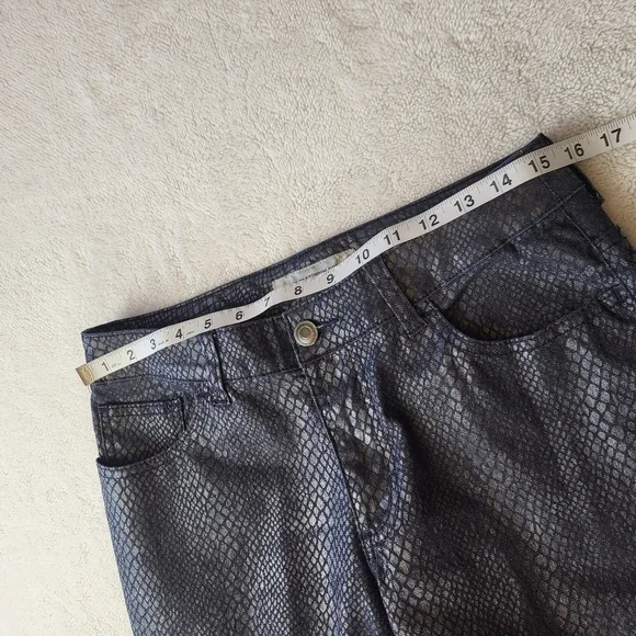 Chico's Platinum Denim Indigo Wash Snake Skin Pattern Chico's Size 0.5 - Picture 4 of 7
